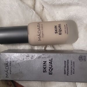 MADARA skin equal soft glow foundation